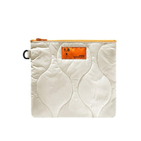 POCHETTE PLATE MATELASSÉE POM L (IVOIRE) | RECYCLÉ